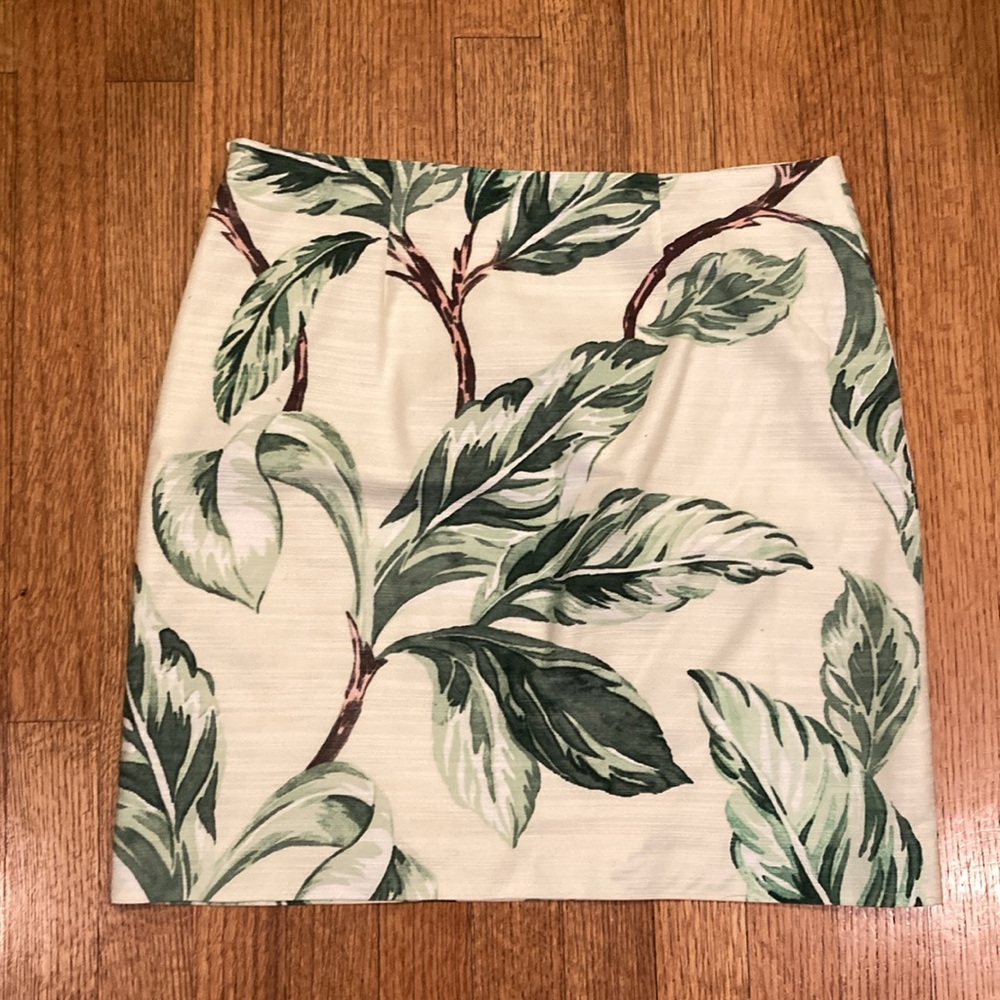 Ann Taylor Cream Skirt with Green Leaf Print - Picture 6 of 8